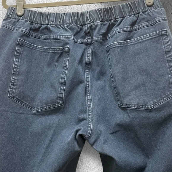 Isaac Mizrahi jeans 22WP dark wash stretch waist boot cut faux fly pull on - Picture 15 of 15